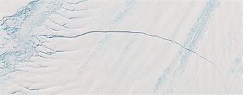 Stunning Photo Shows Growing Antarctic Ice Rift