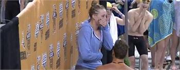 Olympic swimmer proposes to girlfriend on medal stand 