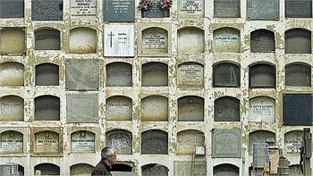 Spanish cemetery threatens to evict the dead