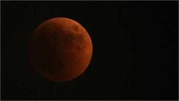 Total lunar eclipse to appear over Western Canada