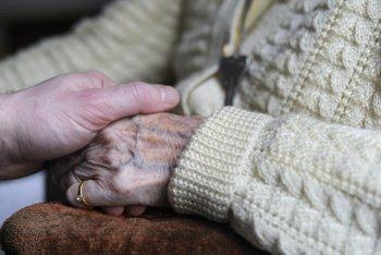 Too many Canadians ignore early signs of dementia: report